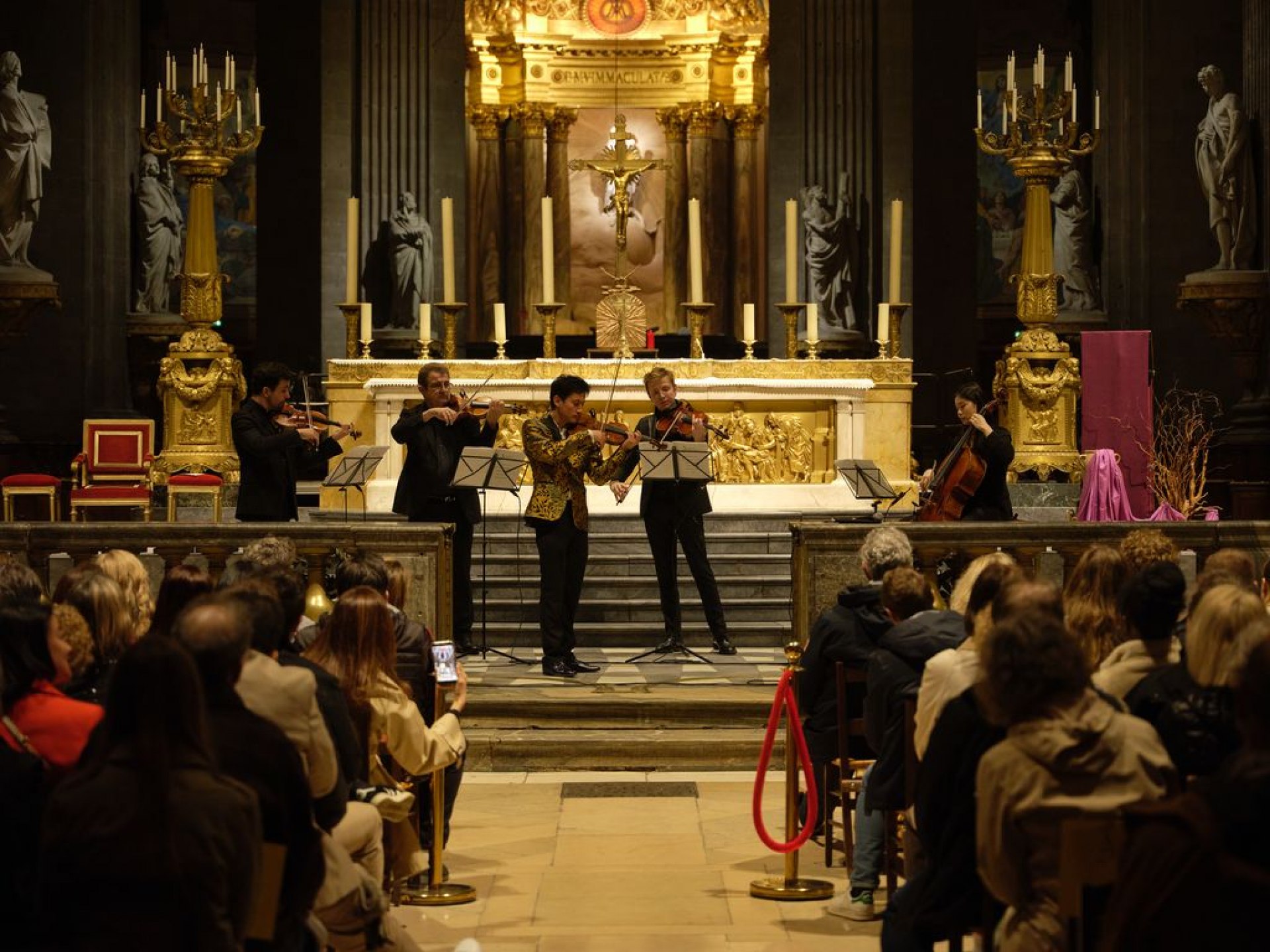 Großes Konzert traditioneller Weihnachtslieder