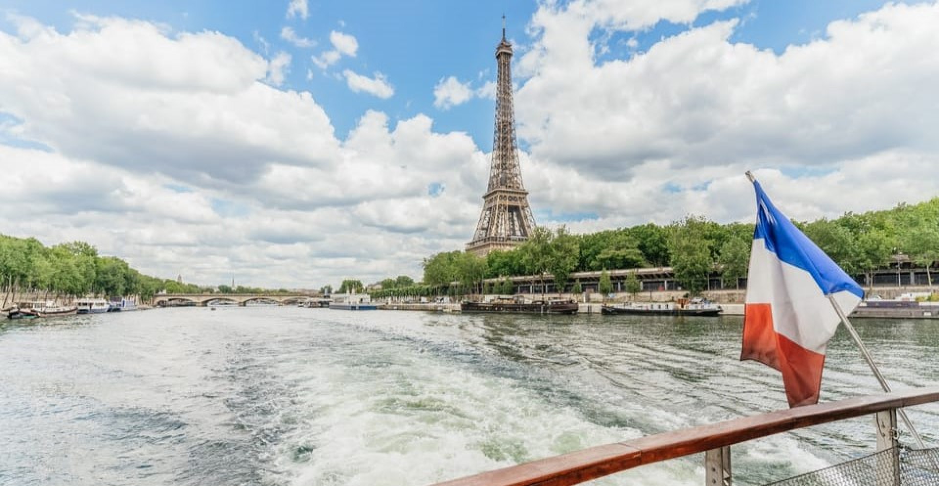 El día de la madre en un barco en París