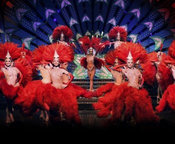 Moulin Rouge Show at 9pm or 11pm with 1/2l Champagne or other Drinks