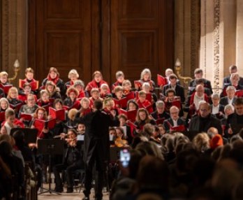 Großes Konzert traditioneller Weihnachtslieder